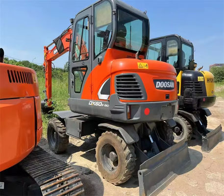 Excavadora mini usada original de Corea Doosan DX60W-9C Excavadora de ruedas pequeñas de 6 toneladas
