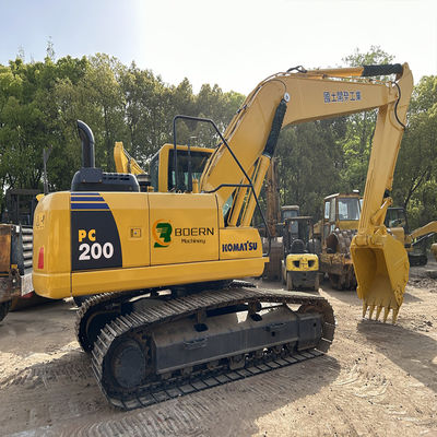 Una excavadora usada Komatsu PC200-8 de Japón con ingeniería de precisión