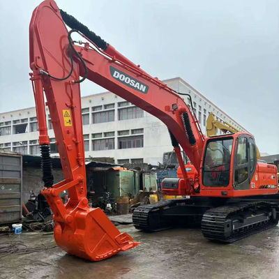 En buen estado, excavadora de rastreo DOOSAN DX225LCA usada.