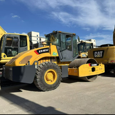 Rodillo compactador de asfalto de un solo tambor con potencia nominal de 55,4 kW para pavimentación precisa en amarillo